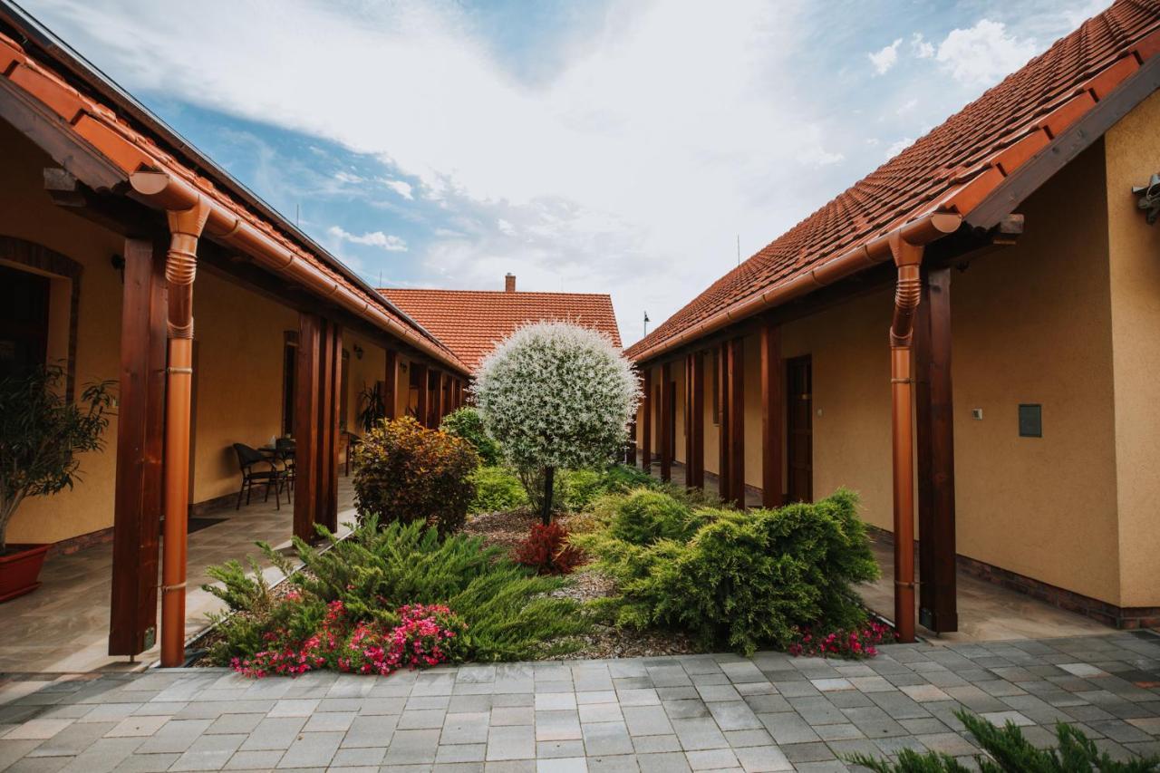 Nemeth Apartmanhazak Morahalom Exterior photo
