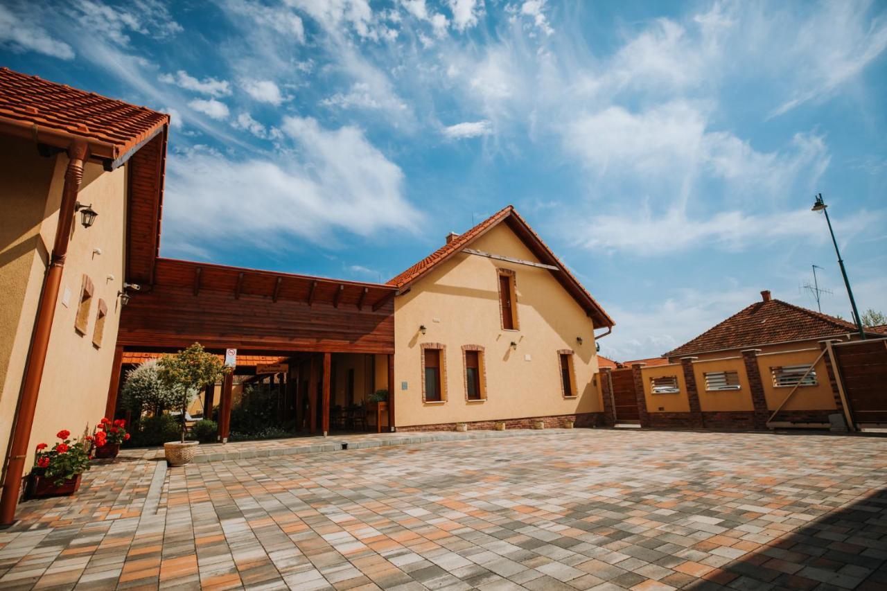 Nemeth Apartmanhazak Morahalom Exterior photo